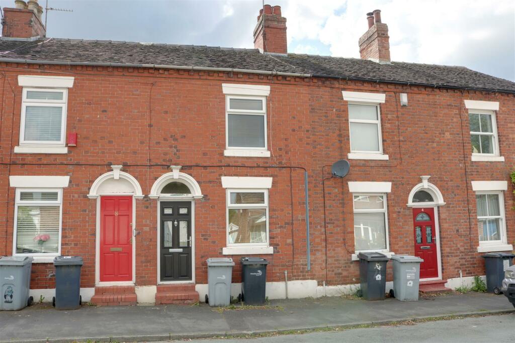2 bedroom terraced house for sale in Fields Road, Alsager, ST7