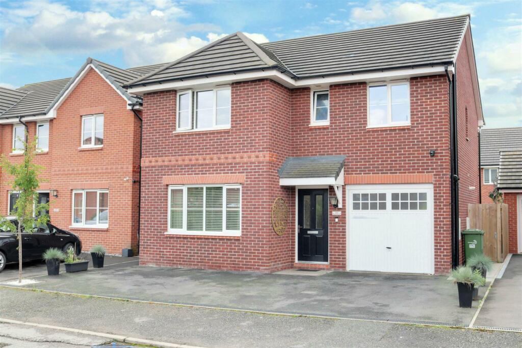 4 bedroom detached house for sale in William Higgins Close, Alsager, ST7