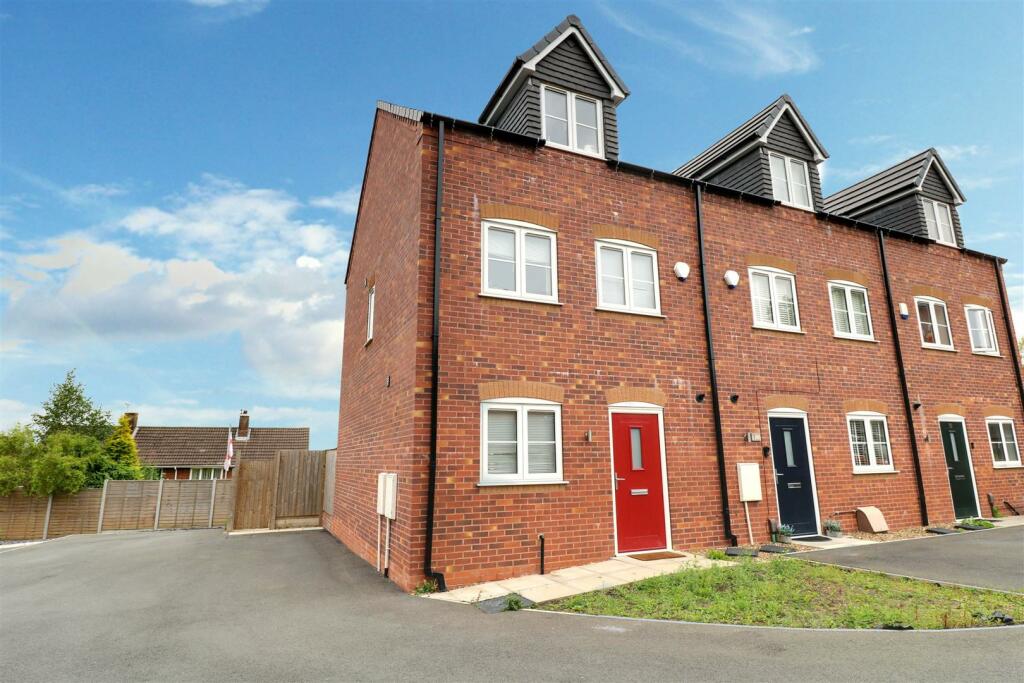 3 bedroom semidetached house for sale in Shropshire Drive, Kidsgrove, ST7