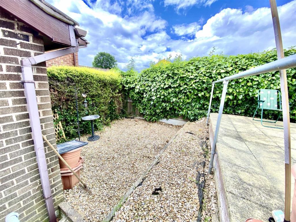 2 bedroom detached bungalow for sale in Daleside Avenue, Borras