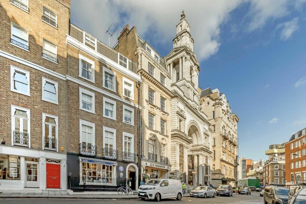 2 bedroom flat for rent in Curzon Street, Mayfair, W1J