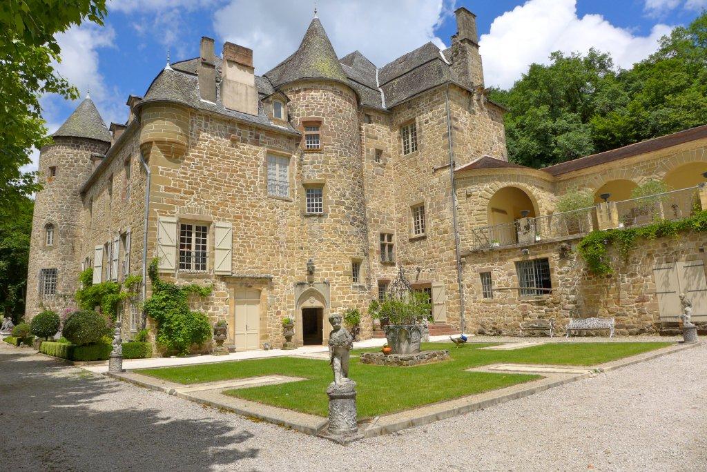 10 bedroom house for sale in MARTEL, 19120, France