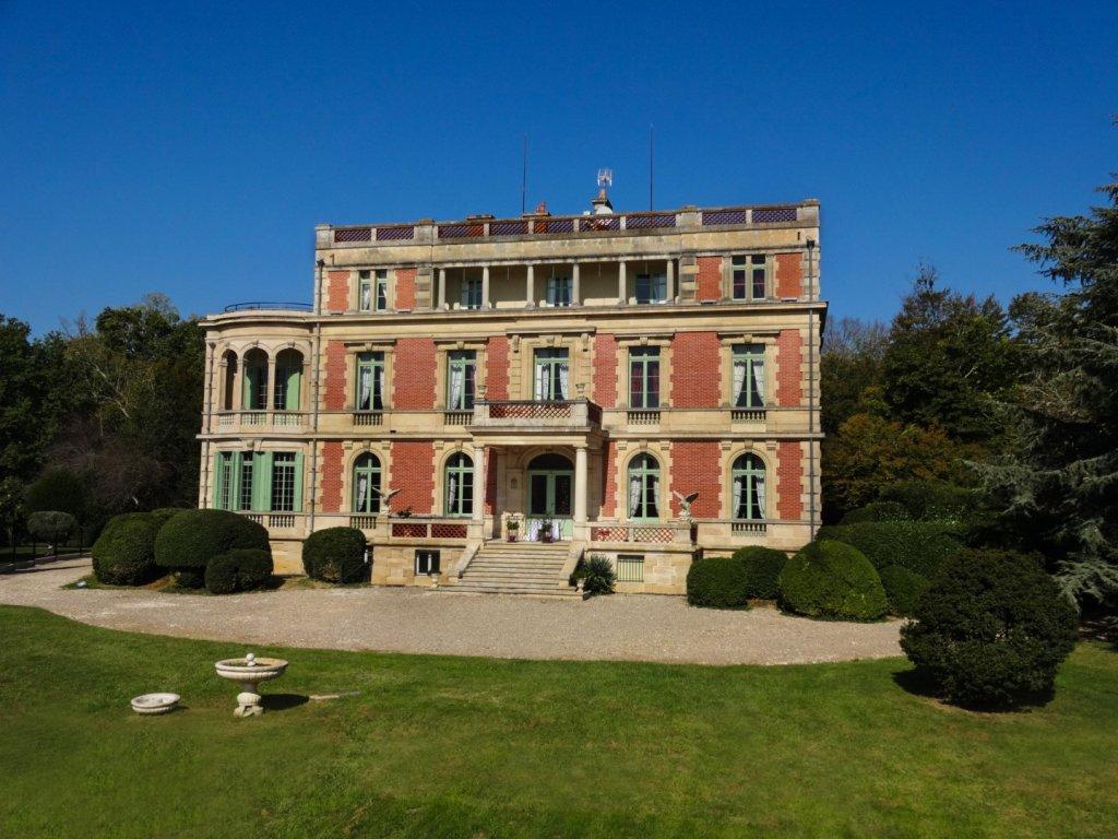 12 bedroom house for sale in Bordeaux, 33320, France
