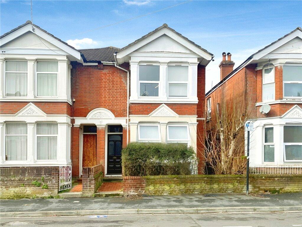 4 bedroom semi-detached house for sale in Harborough Road, Southampton, Hampshire, SO15