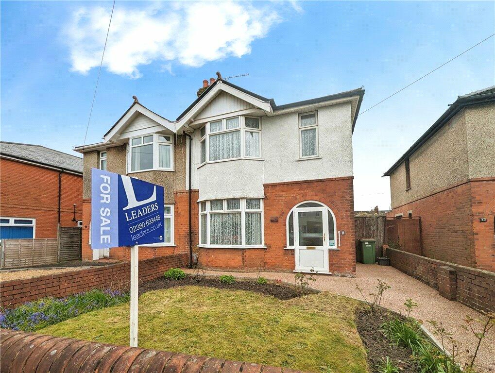 3 bedroom semidetached house for sale in Chamberlayne Road, Eastleigh