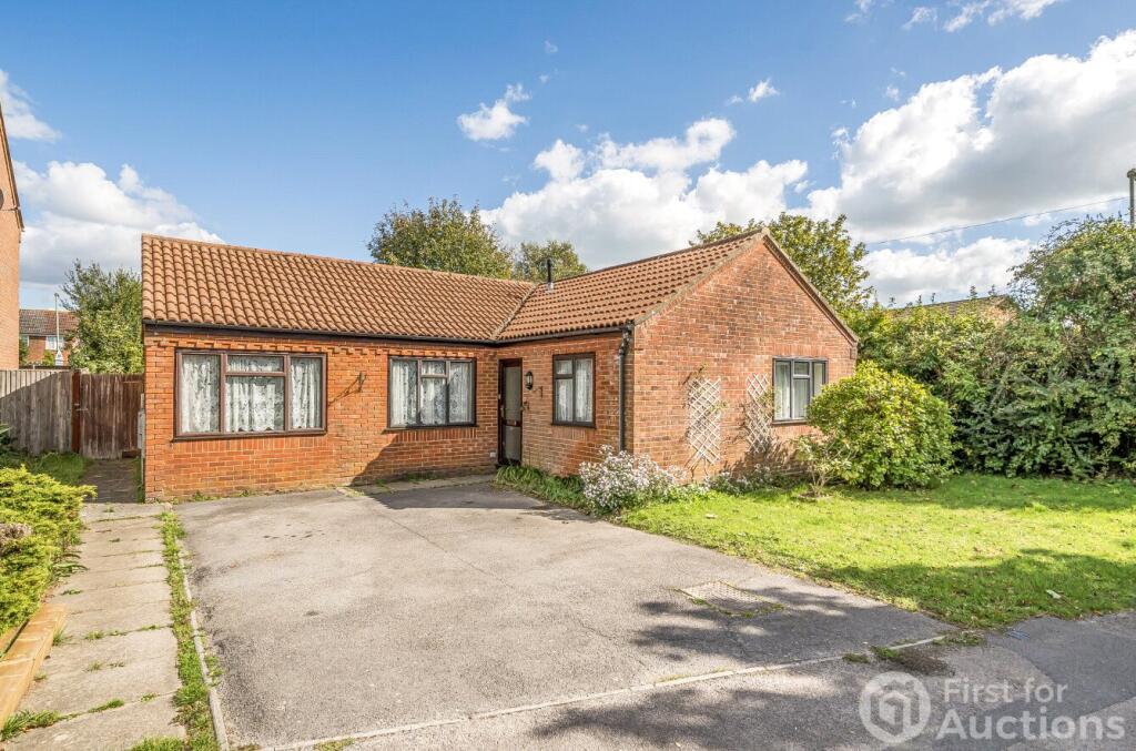 Main image of property: Larkspur Gardens, Holbury, Southampton