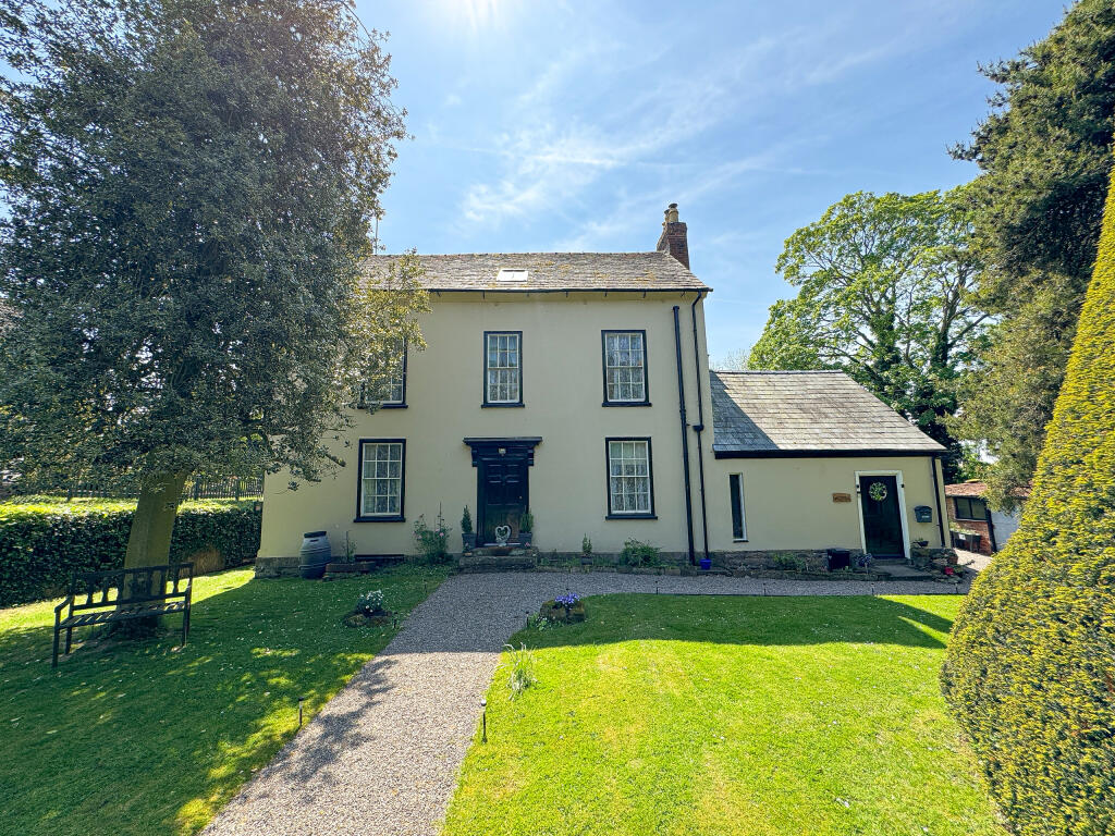 3 bedroom detached house for sale in Sutton St. Nicholas, Hereford, HR1