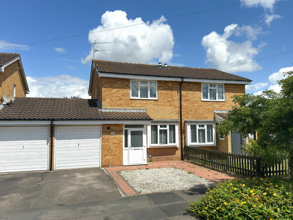 3 bedroom semidetached house for sale in Bobblestock, Hereford, HR4