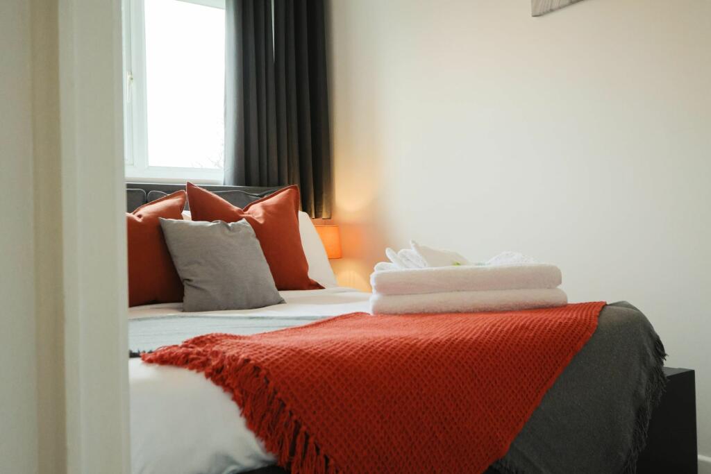 Additional property image - Broad Croft, Bradley Stoke, Bristol