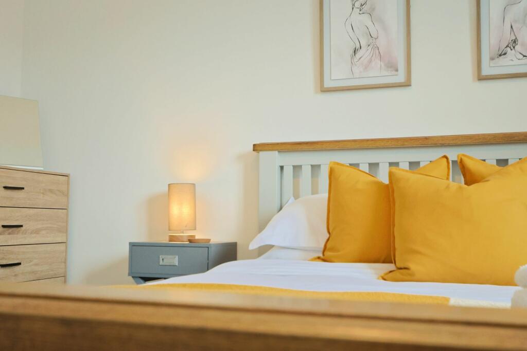 Additional property image - Broad Croft, Bradley Stoke, Bristol