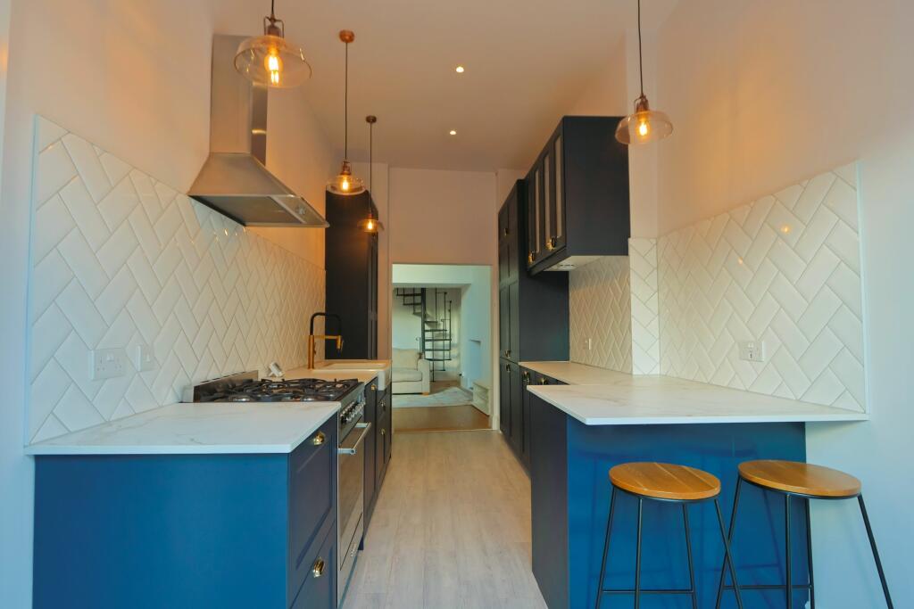 Additional property image - Royal York Crescent, Bristol