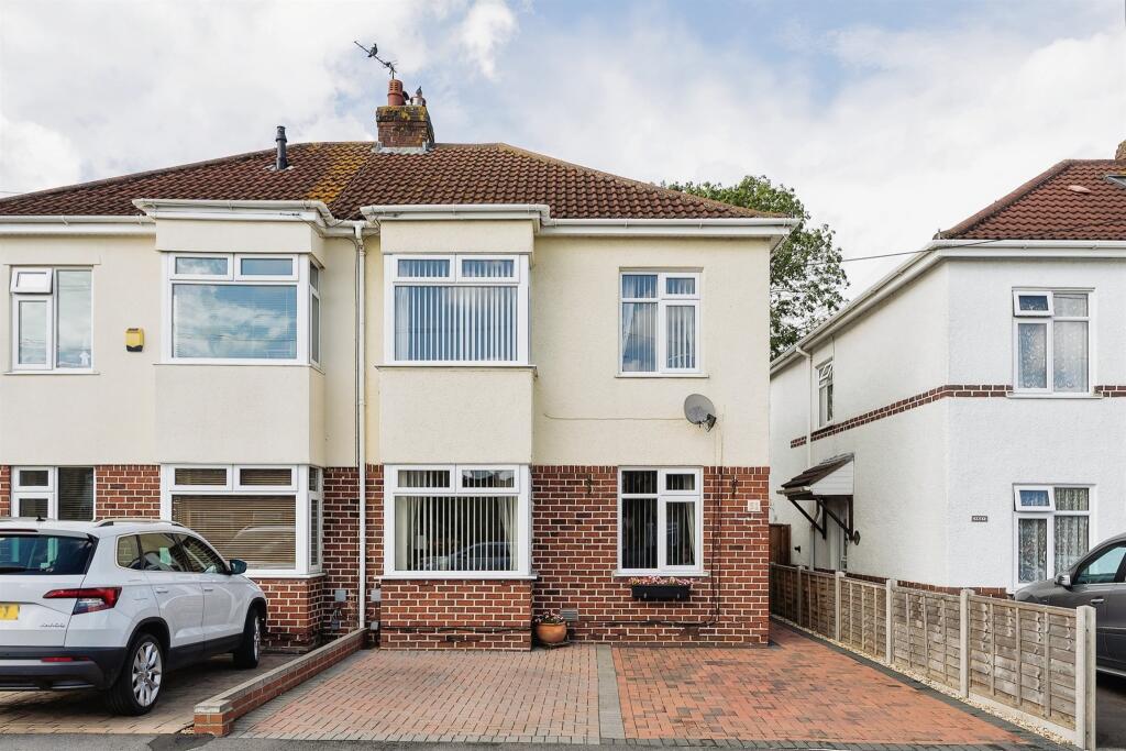 3 bedroom semidetached house for sale in Sherwood Road, Keynsham