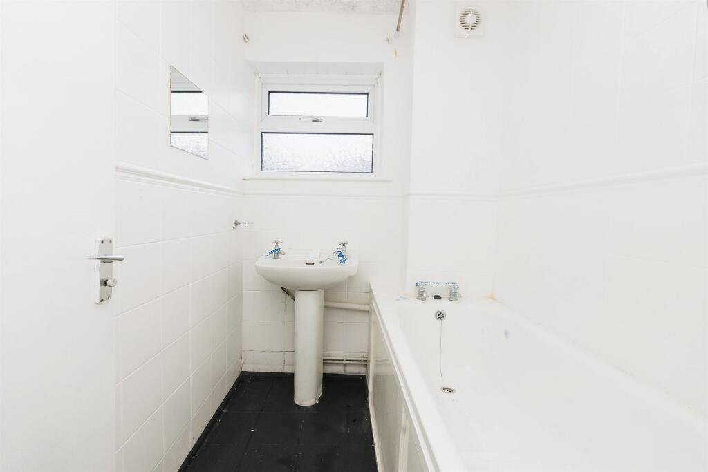 Additional property image - Chiltern Close, Warmley, Bristol