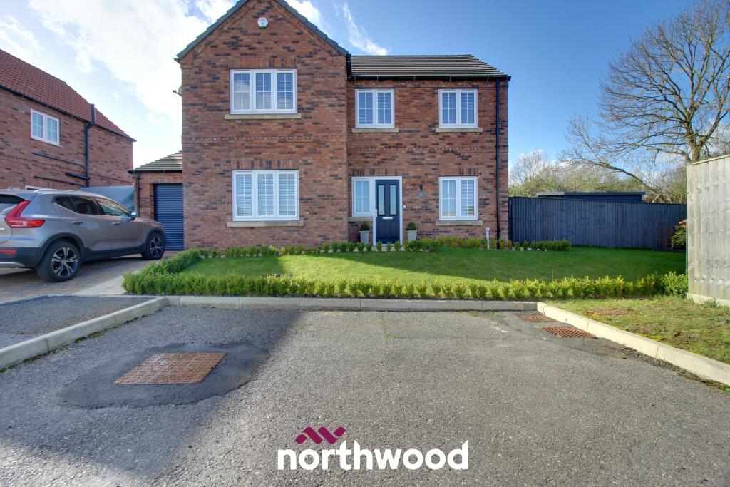 4 bedroom detached house for sale in Northfield Drive, Thorne, Doncaster, DN8