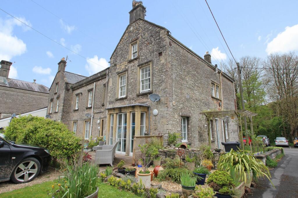 2 bedroom flat for sale in Whitstone House, Shepton Mallet, BA4