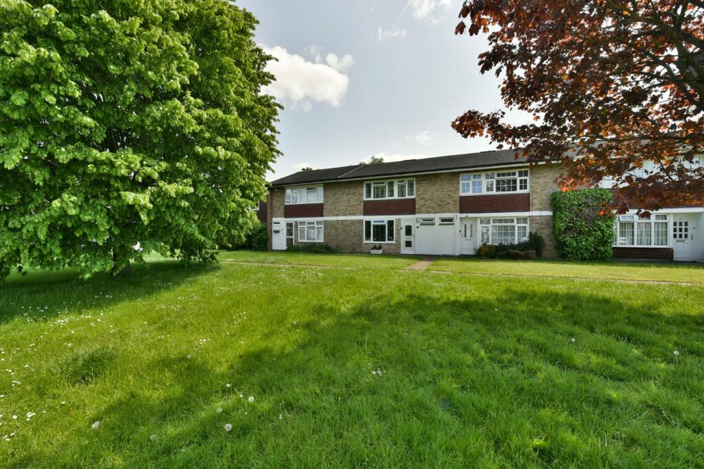 3 bedroom terraced house for sale in Greville Close, North Mymms
