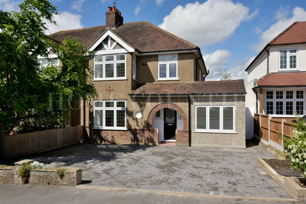 4 bedroom semidetached house for sale in The Walk, Potters Bar, EN6