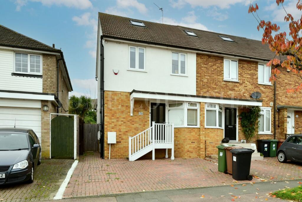 3 bedroom end of terrace house for sale in Highview Gardens, Potters