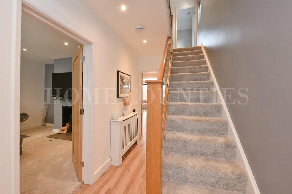 Additional property image - Fellowes Lane, Colney Heath, St Albans, AL4