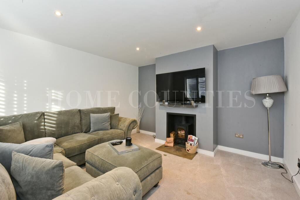 Additional property image - Fellowes Lane, Colney Heath, St Albans, AL4
