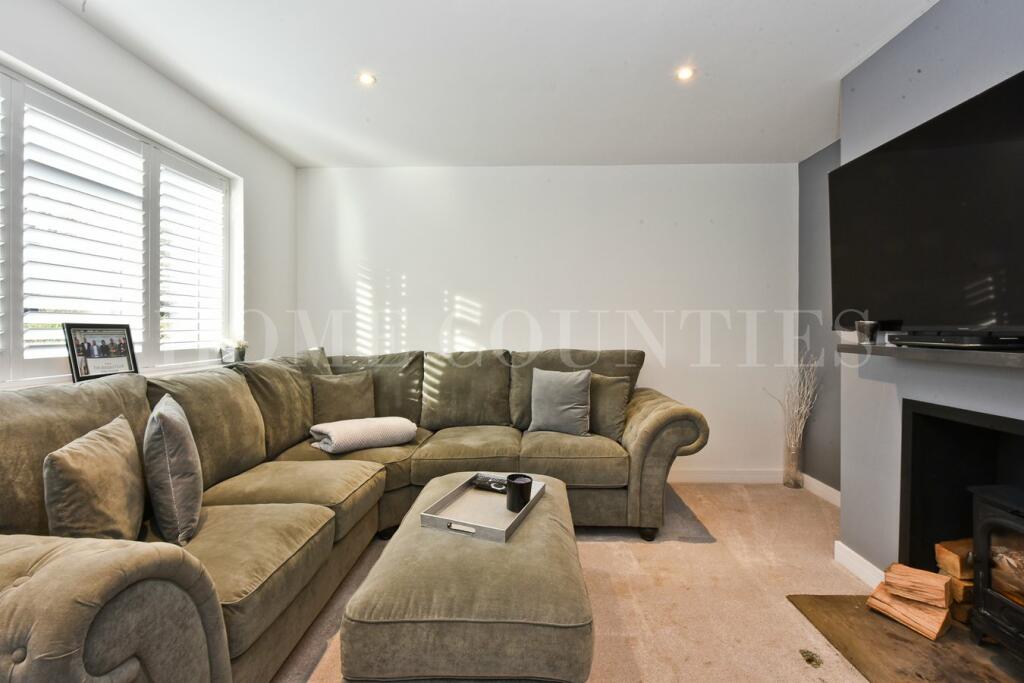 Additional property image - Fellowes Lane, Colney Heath, St Albans, AL4