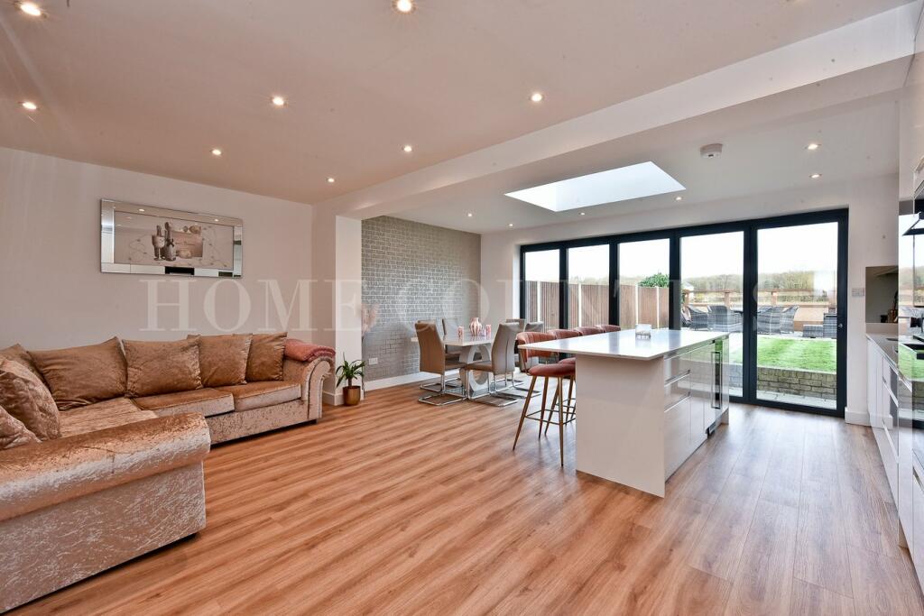 Additional property image - Fellowes Lane, Colney Heath, St Albans, AL4