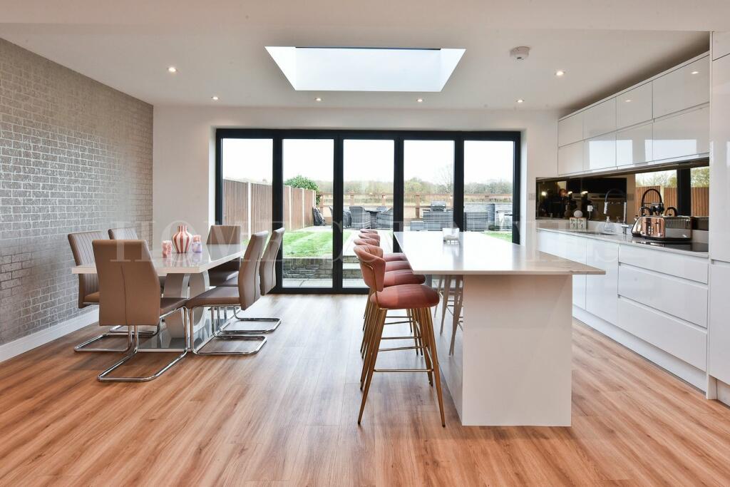 Additional property image - Fellowes Lane, Colney Heath, St Albans, AL4