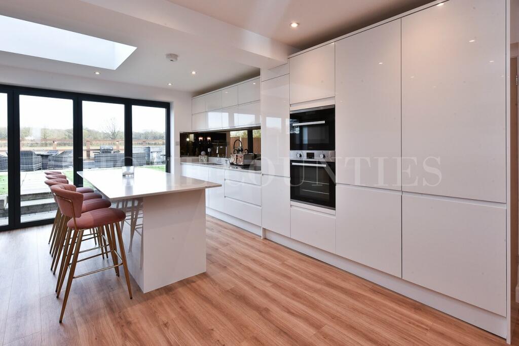 Additional property image - Fellowes Lane, Colney Heath, St Albans, AL4
