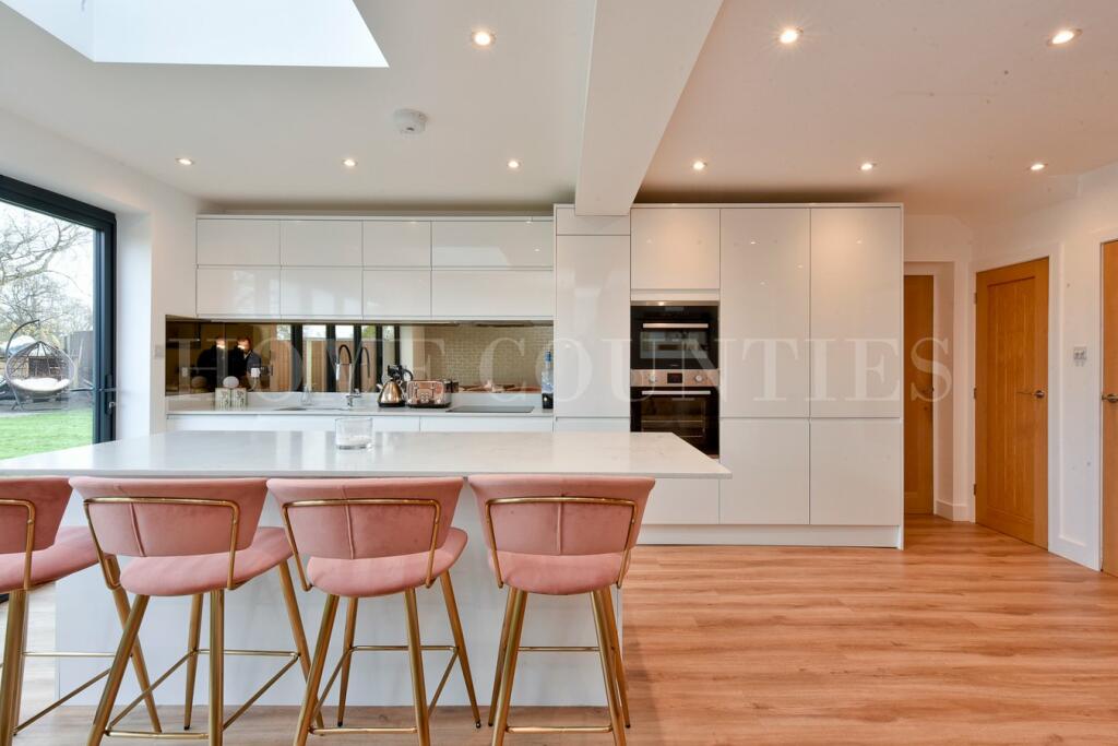 Additional property image - Fellowes Lane, Colney Heath, St Albans, AL4