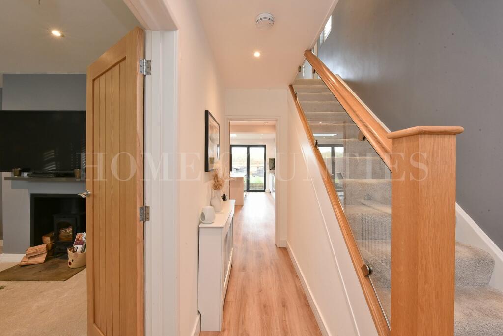 Additional property image - Fellowes Lane, Colney Heath, St Albans, AL4