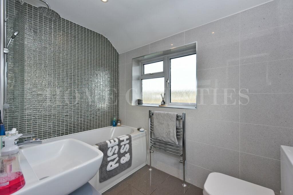 Additional property image - Fellowes Lane, Colney Heath, St Albans, AL4