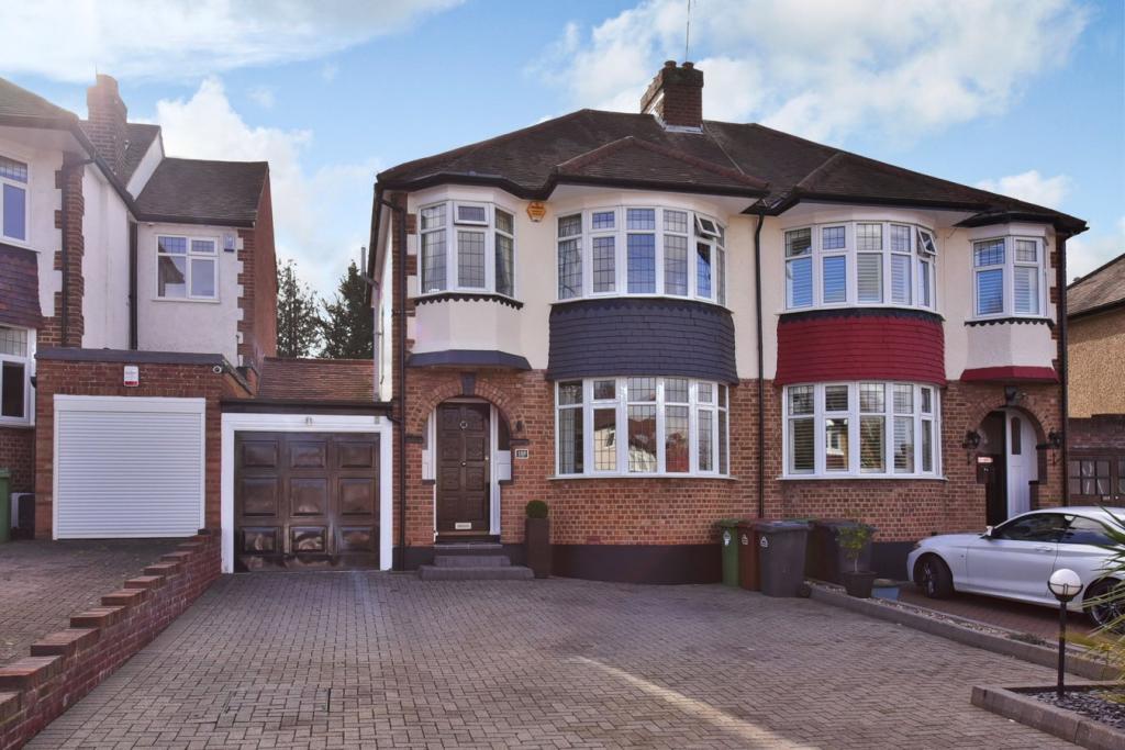 3 bedroom semidetached house for sale in Byng Drive, Potters Bar, EN6