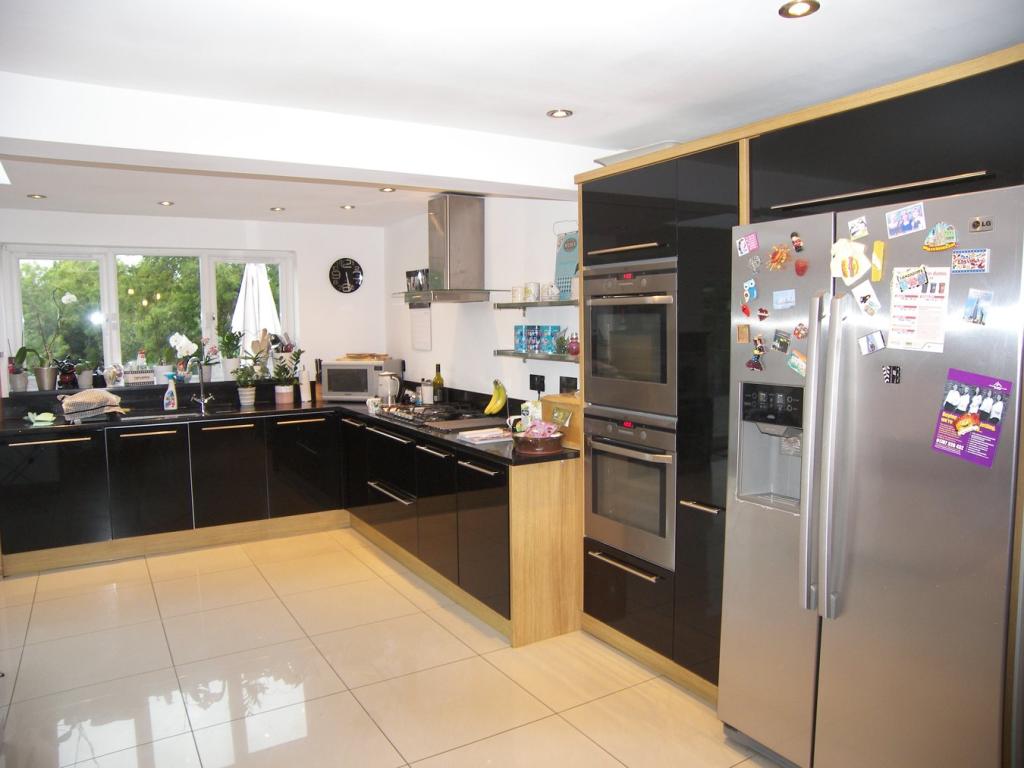 4 Bedroom Semi Detached In Northaw Road West Northaw Potters Bar