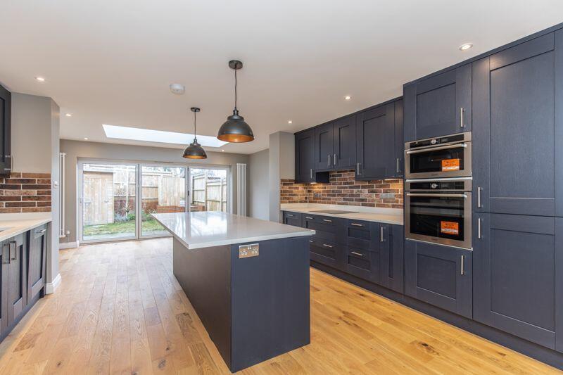 3 bedroom terraced house for sale in Vale Avenue, Patcham, BN1