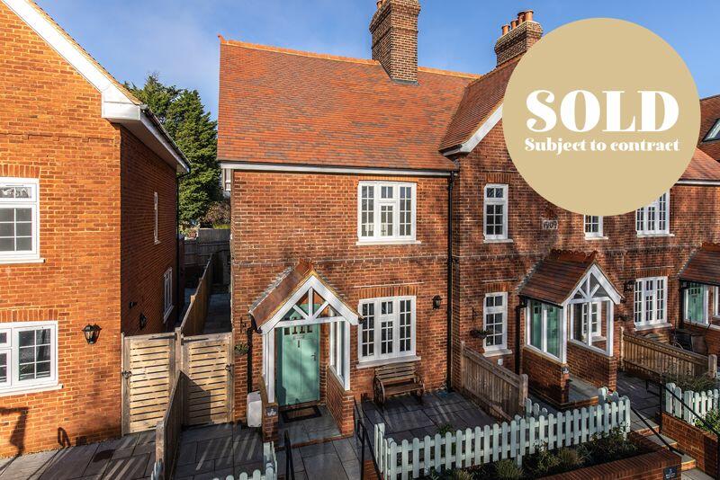 3 bedroom terraced house for sale in Vale Avenue, Patcham, BN1