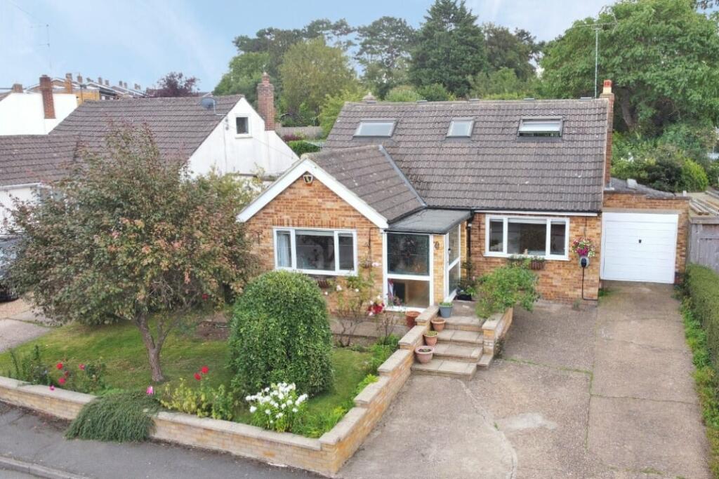 5 bedroom detached house for sale in Willow Crescent, Great Houghton