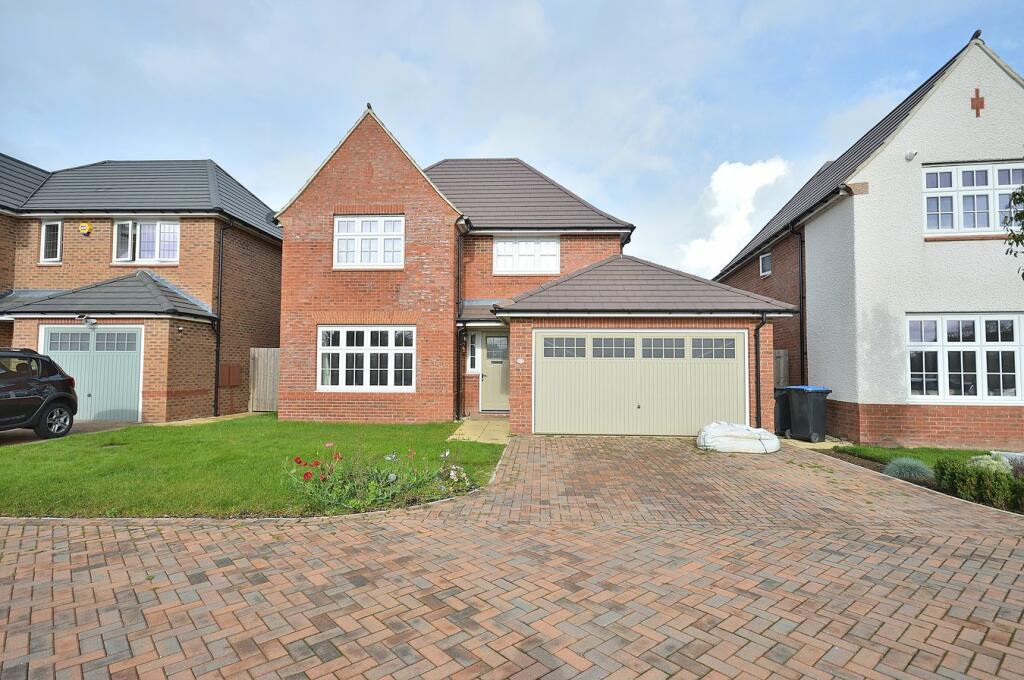4 bedroom detached house for sale in Donnington Close, Parklands