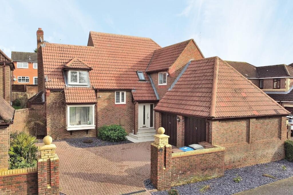 4 bedroom detached house for sale in Colonial Drive, Northampton, NN4