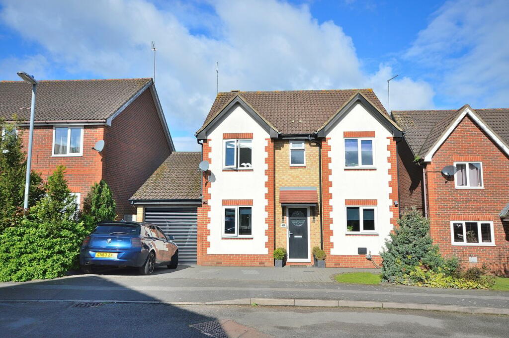 4 bedroom detached house for sale in Lancaster Way, Northampton, NN4