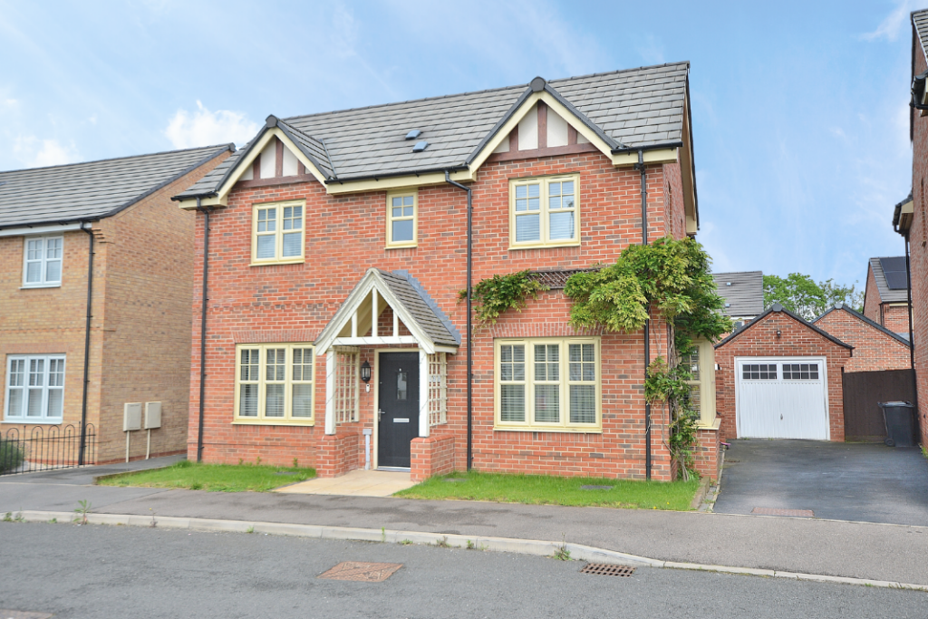4 bedroom detached house for sale in Hanging Barrows, Boughton