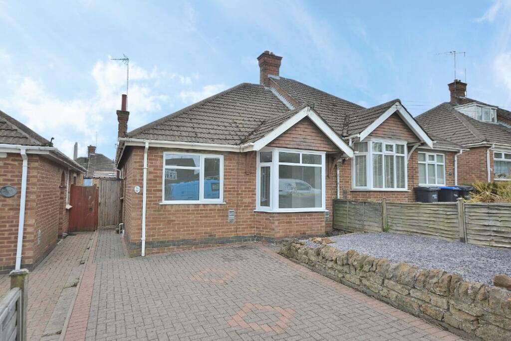 2 bedroom semidetached bungalow for sale in Bants Lane, Duston