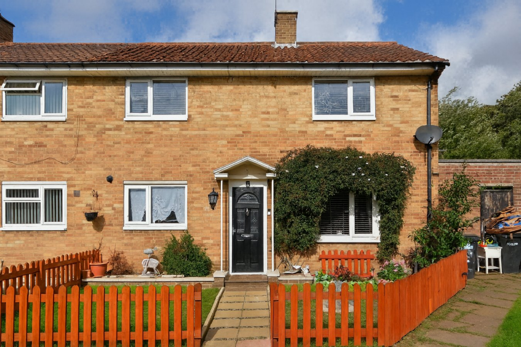 Main image of property: Glebeland Walk, NORTHAMPTON, NN5