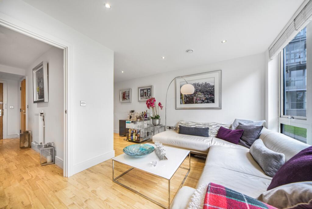 2 bedroom apartment for sale in Beacon Point, New Capital Quay