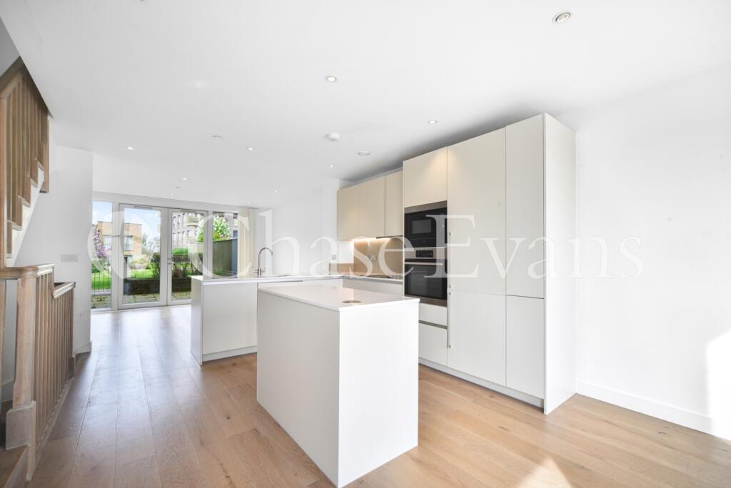 3 bedroom semi-detached house for rent in Kidbrooke, Kidbrooke Village, Kidbrooke SE9, SE3