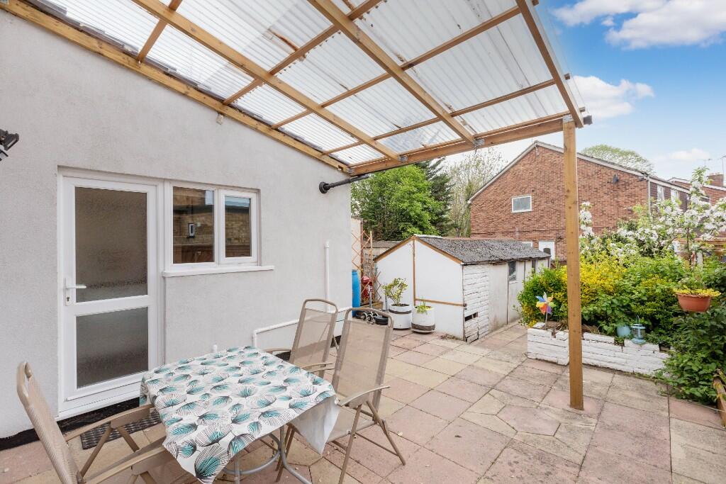 3 bedroom semidetached house for sale in Cippenham Lane, Slough