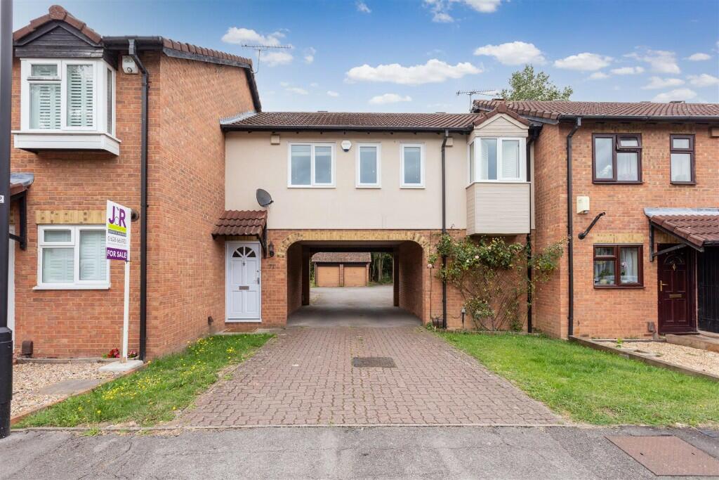 1 bedroom coach house for sale in Jellicoe Close, Slough, Berkshire, SL1