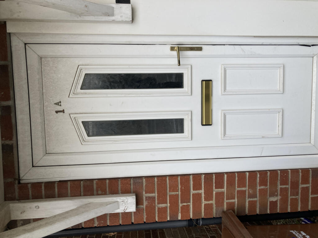 Main image of property: 1a Cross Street