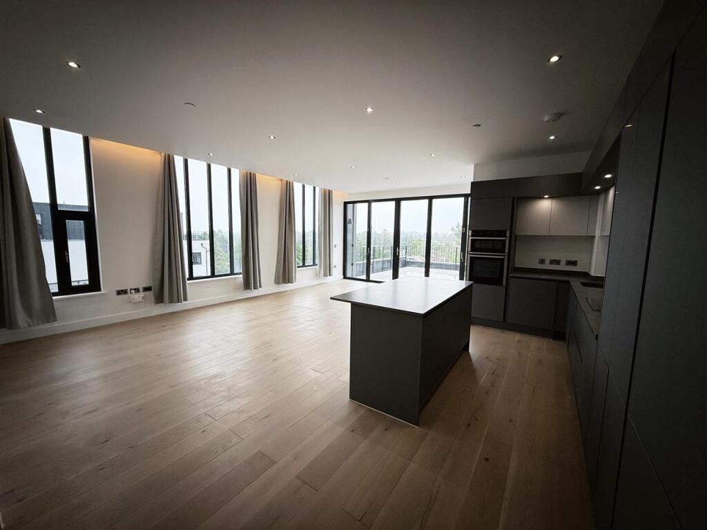 Main image of property: Broadoaks, 548 Streetsbrook Road, Solihull