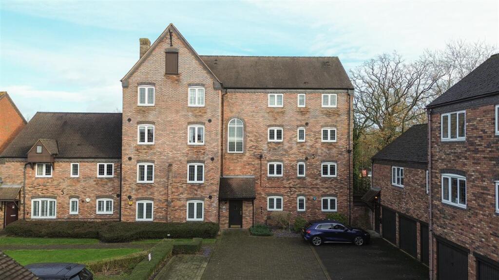 Main image of property: Broom Lane, Shirley, Solihull