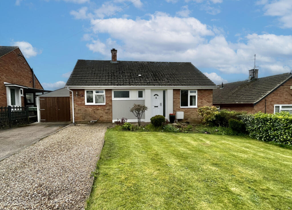 2 bedroom bungalow for sale in Primrose Hill, Lydney, Gloucestershire